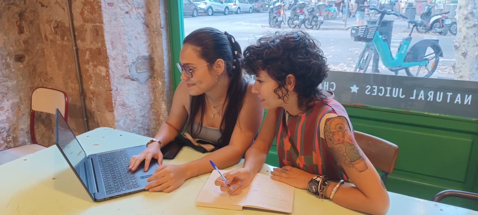 VUELTA AL CURSO SOLIDARIO. 315€ para que Karen pueda empezar el grado de Comercio Internacional con un portátil