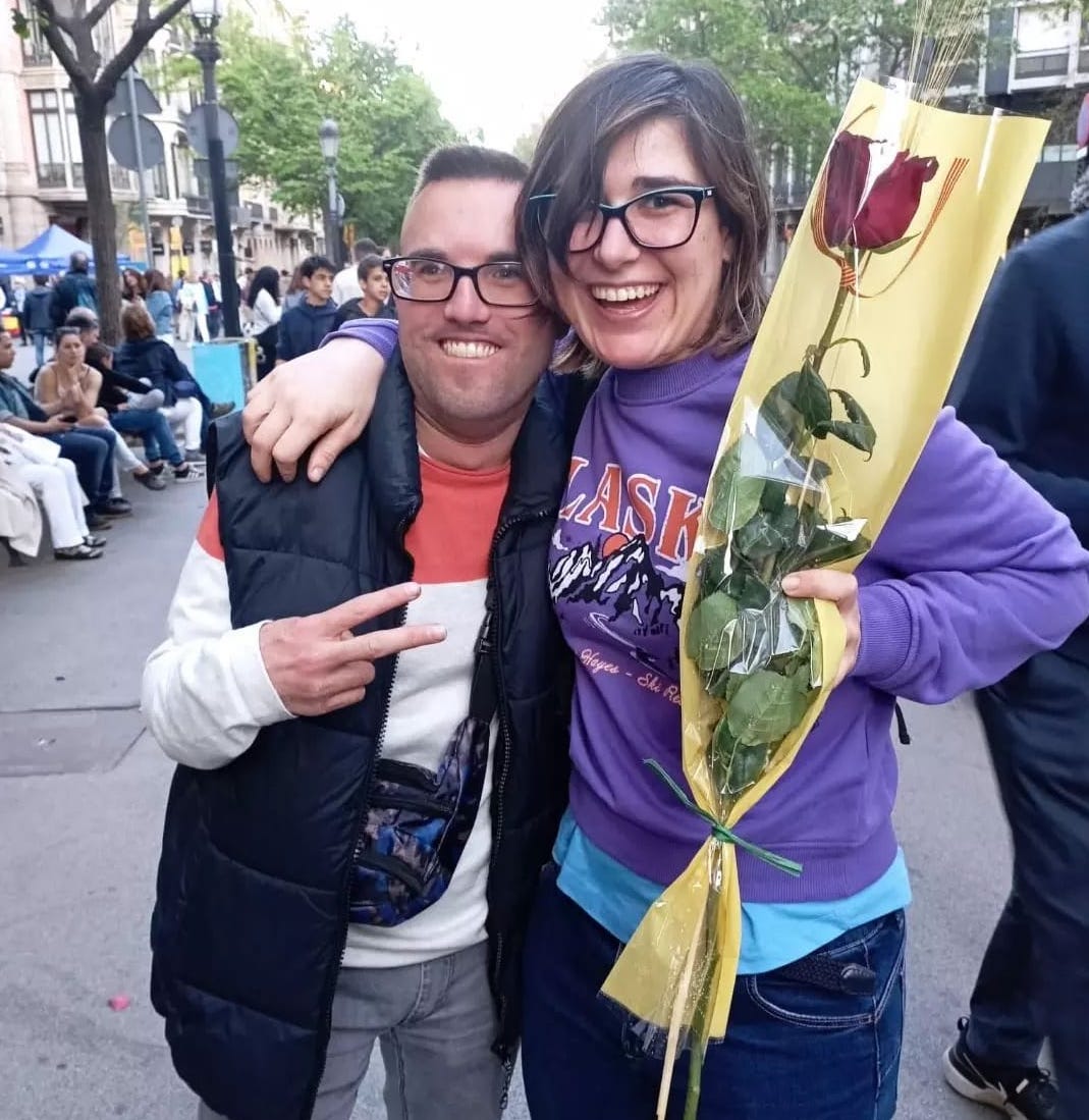 SANT JORDI SOLIDARIO. Rosas de Ludàlia