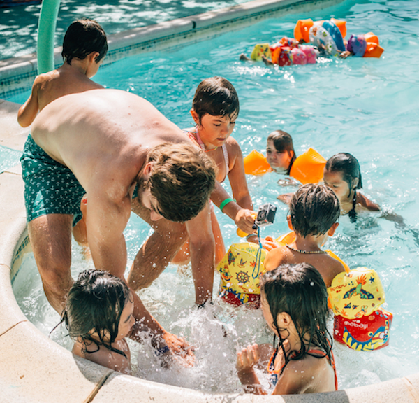 VERANO SOLIDARIO. Con 150€ cubrimos las colonias de un menor. Jason, Martina y tres niños más sueñan poder ir de colonias este verano